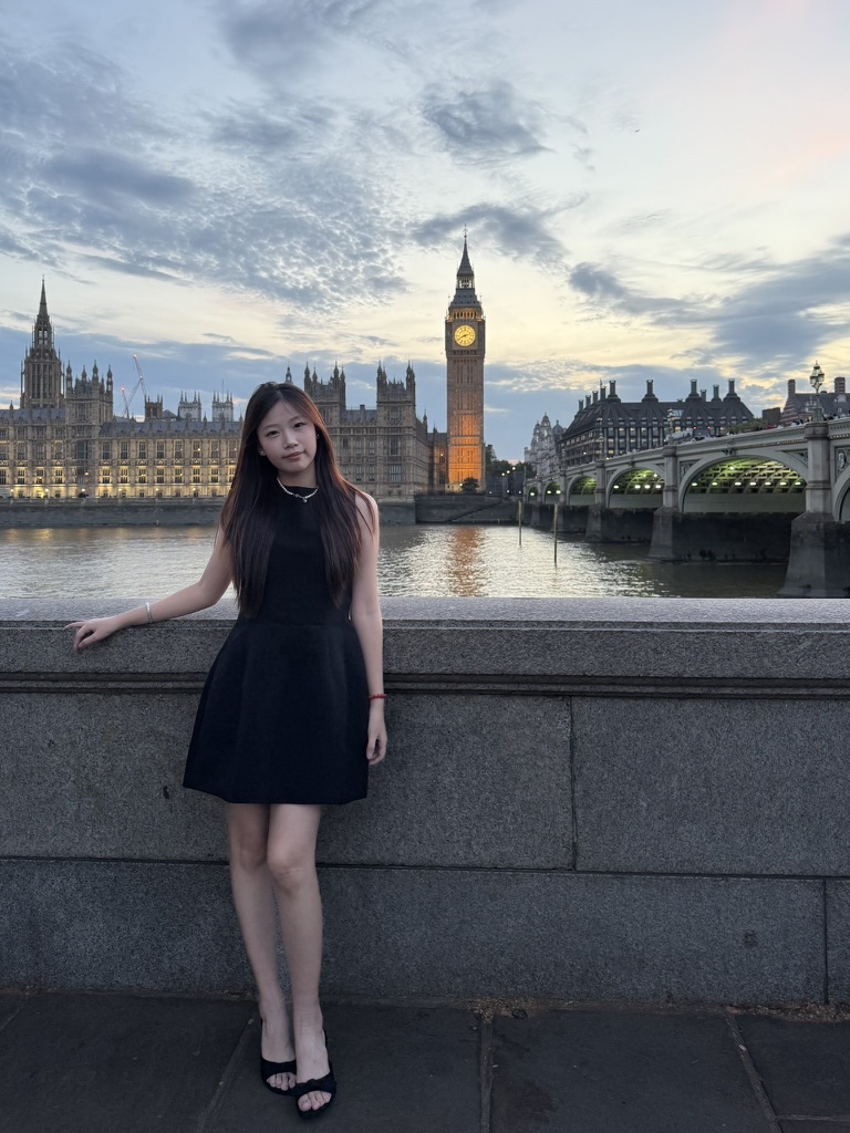 梁馨文在伦敦旅行留影